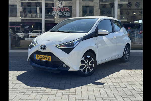 Toyota Aygo 1.0 VVT-i X-Joy | Apple CarPlay/Android Auto, Lichtmetalen velgen, Parkeercamera, Stuurbediening, In hoogte verstelbare stoel