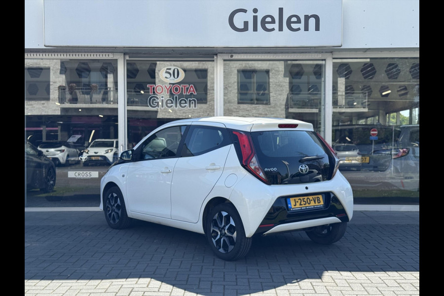 Toyota Aygo 1.0 VVT-i X-Joy | Apple CarPlay/Android Auto, Lichtmetalen velgen, Parkeercamera, Stuurbediening, In hoogte verstelbare stoel