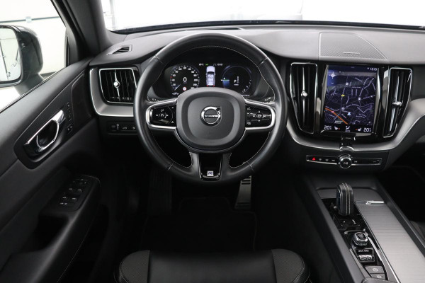 Volvo XC60 2.0 Recharge T8 AWD R Design | Panoramadak | Head-Up | Trekhaak | Harman/Kardon | Camera | Adaptive cruise | Stoelverwarming | Memory | Navigatie