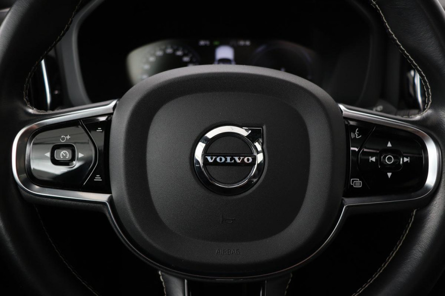 Volvo XC60 2.0 Recharge T8 AWD R Design | Panoramadak | Head-Up | Trekhaak | Harman/Kardon | Camera | Adaptive cruise | Stoelverwarming | Memory | Navigatie