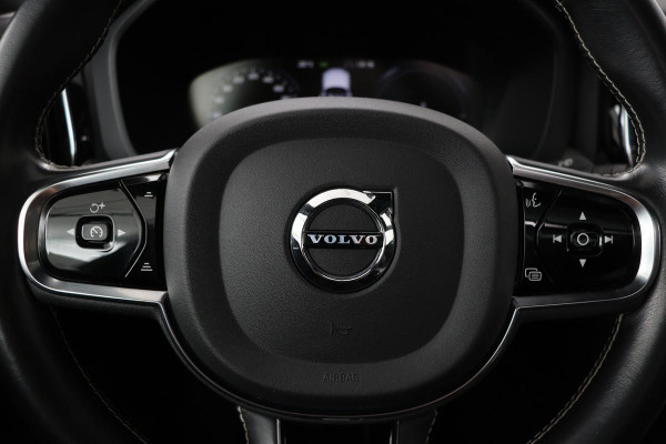 Volvo XC60 2.0 Recharge T8 AWD R Design | Panoramadak | Head-Up | Trekhaak | Harman/Kardon | Camera | Adaptive cruise | Stoelverwarming | Memory | Navigatie