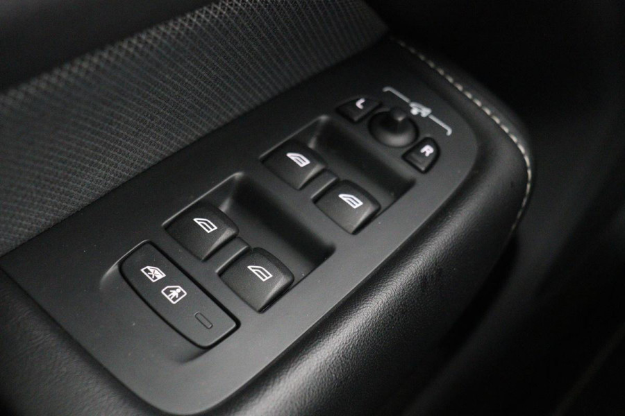Volvo XC60 2.0 Recharge T8 AWD R Design | Panoramadak | Head-Up | Trekhaak | Harman/Kardon | Camera | Adaptive cruise | Stoelverwarming | Memory | Navigatie