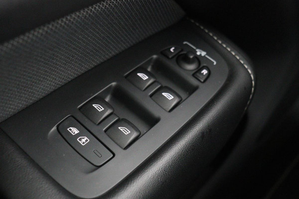 Volvo XC60 2.0 Recharge T8 AWD R Design | Panoramadak | Head-Up | Trekhaak | Harman/Kardon | Camera | Adaptive cruise | Stoelverwarming | Memory | Navigatie