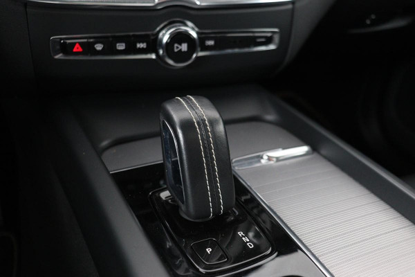 Volvo XC60 2.0 Recharge T8 AWD R Design | Panoramadak | Head-Up | Trekhaak | Harman/Kardon | Camera | Adaptive cruise | Stoelverwarming | Memory | Navigatie