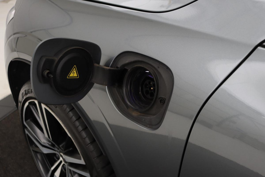 Volvo XC60 2.0 Recharge T8 AWD R Design | Panoramadak | Head-Up | Trekhaak | Harman/Kardon | Camera | Adaptive cruise | Stoelverwarming | Memory | Navigatie
