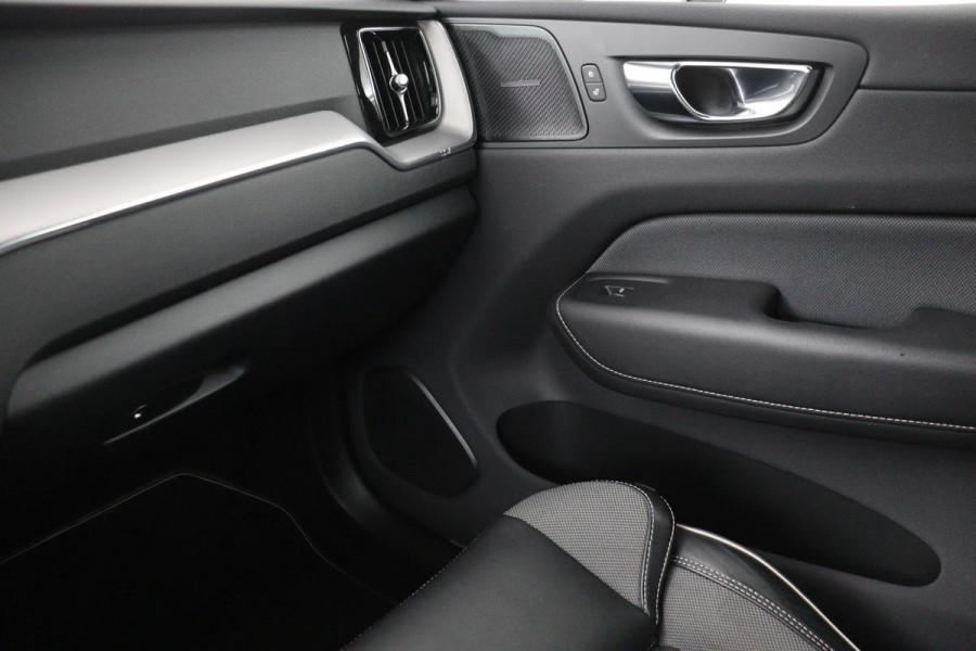 Volvo XC60 2.0 Recharge T8 AWD R Design | Panoramadak | Head-Up | Trekhaak | Harman/Kardon | Camera | Adaptive cruise | Stoelverwarming | Memory | Navigatie