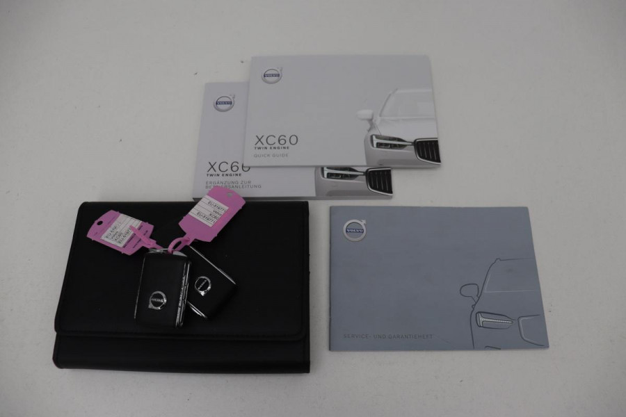 Volvo XC60 2.0 Recharge T8 AWD R Design | Panoramadak | Head-Up | Trekhaak | Harman/Kardon | Camera | Adaptive cruise | Stoelverwarming | Memory | Navigatie