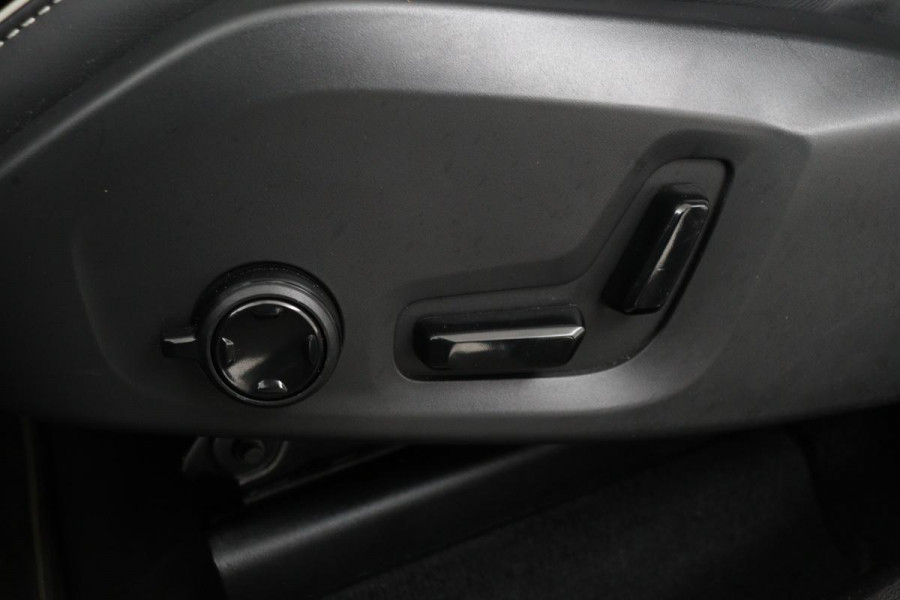 Volvo XC60 2.0 Recharge T8 AWD R Design | Panoramadak | Head-Up | Trekhaak | Harman/Kardon | Camera | Adaptive cruise | Stoelverwarming | Memory | Navigatie