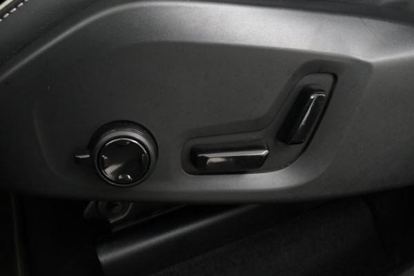Volvo XC60 2.0 Recharge T8 AWD R Design | Panoramadak | Head-Up | Trekhaak | Harman/Kardon | Camera | Adaptive cruise | Stoelverwarming | Memory | Navigatie