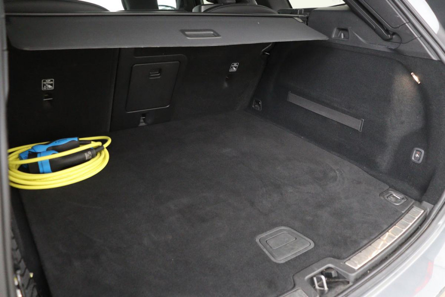 Volvo XC60 2.0 Recharge T8 AWD R Design | Panoramadak | Head-Up | Trekhaak | Harman/Kardon | Camera | Adaptive cruise | Stoelverwarming | Memory | Navigatie