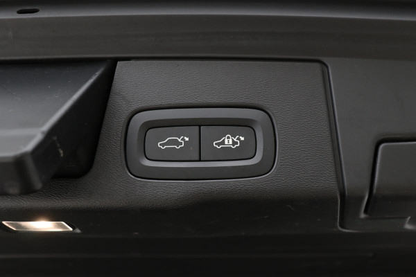 Volvo XC60 2.0 Recharge T8 AWD R Design | Panoramadak | Head-Up | Trekhaak | Harman/Kardon | Camera | Adaptive cruise | Stoelverwarming | Memory | Navigatie