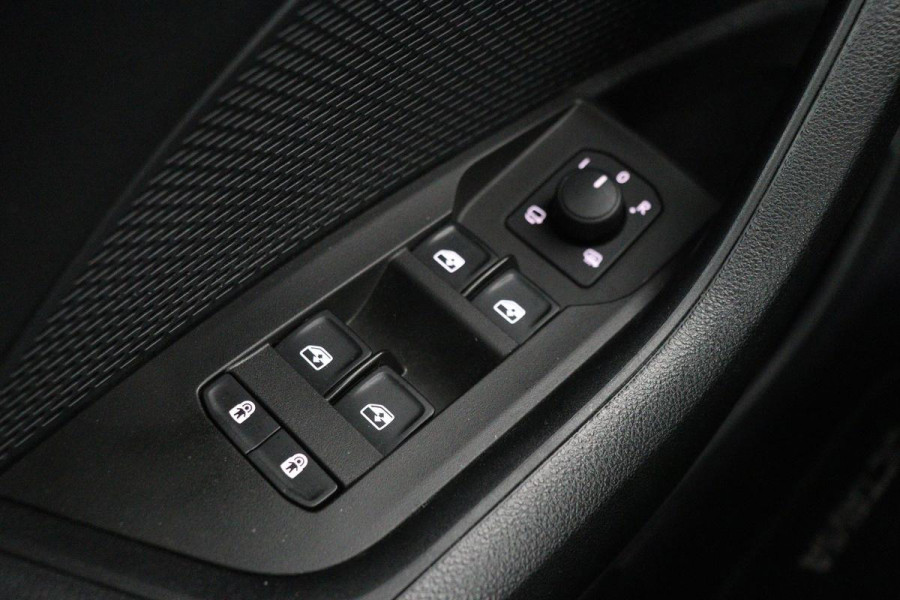 Škoda Octavia 1.0 e-TSI Sport | Carplay | Full LED | Navigatie | Sfeerverlichting | DAB | Sportstoelen | Climate control | Parkeerhulp