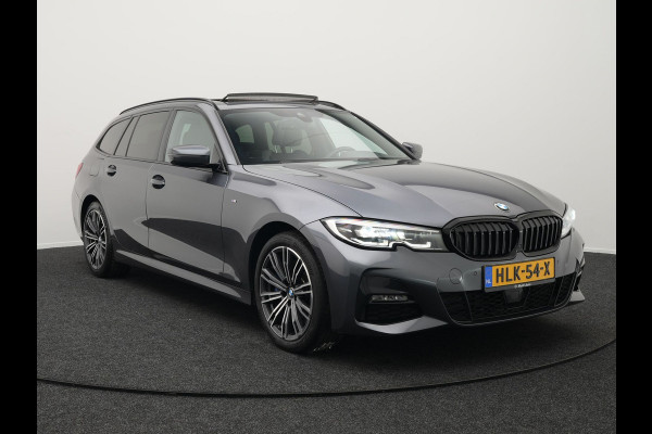 BMW 3 Serie Touring 330e M Sport Plug In Hybrid Dealer O.H. PHEV | Panodak | Lederen Sportstoelen Verwarmd | Adaptive Cruise | Navigatie | Apple Carplay | Camera | DAB | Sfeerverlichting |