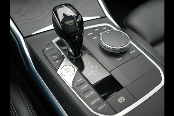BMW 3 Serie Touring 330e M Sport Plug In Hybrid Dealer O.H. PHEV | Panodak | Lederen Sportstoelen Verwarmd | Adaptive Cruise | Navigatie | Apple Carplay | Camera | DAB | Sfeerverlichting |