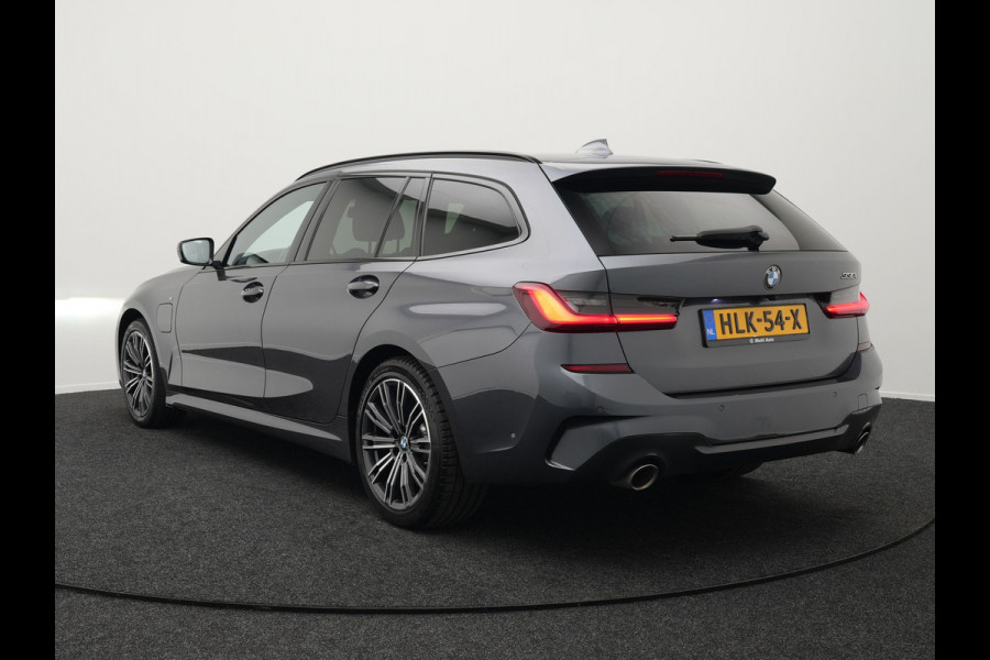 BMW 3 Serie Touring 330e M Sport Plug In Hybrid Dealer O.H. PHEV | Panodak | Lederen Sportstoelen Verwarmd | Adaptive Cruise | Navigatie | Apple Carplay | Camera | DAB | Sfeerverlichting |