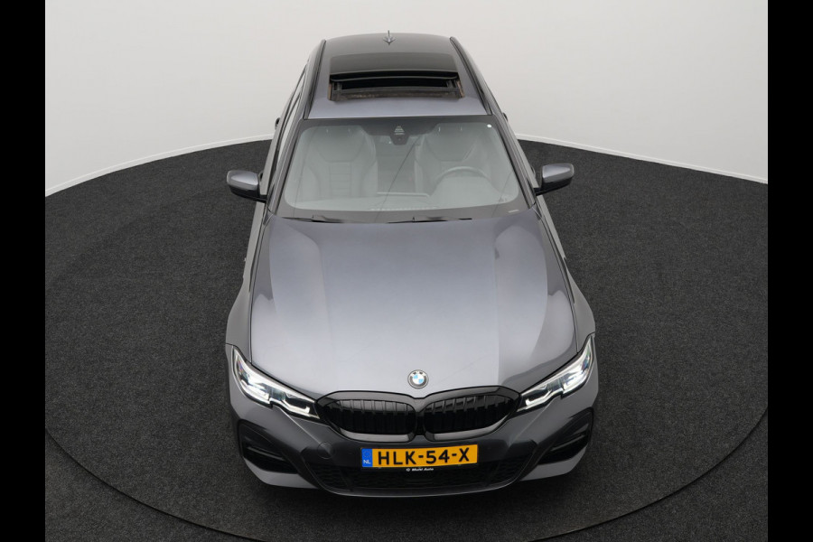 BMW 3 Serie Touring 330e M Sport Plug In Hybrid Dealer O.H. PHEV | Panodak | Lederen Sportstoelen Verwarmd | Adaptive Cruise | Navigatie | Apple Carplay | Camera | DAB | Sfeerverlichting |