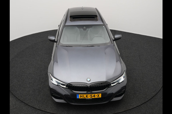 BMW 3 Serie Touring 330e M Sport Plug In Hybrid Dealer O.H. PHEV | Panodak | Lederen Sportstoelen Verwarmd | Adaptive Cruise | Navigatie | Apple Carplay | Camera | DAB | Sfeerverlichting |