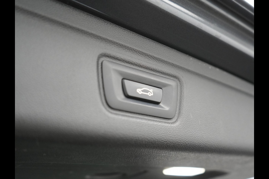 BMW 3 Serie Touring 330e M Sport Plug In Hybrid Dealer O.H. PHEV | Panodak | Lederen Sportstoelen Verwarmd | Adaptive Cruise | Navigatie | Apple Carplay | Camera | DAB | Sfeerverlichting |