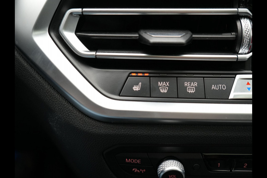 BMW 3 Serie Touring 330e M Sport Plug In Hybrid Dealer O.H. PHEV | Panodak | Lederen Sportstoelen Verwarmd | Adaptive Cruise | Navigatie | Apple Carplay | Camera | DAB | Sfeerverlichting |