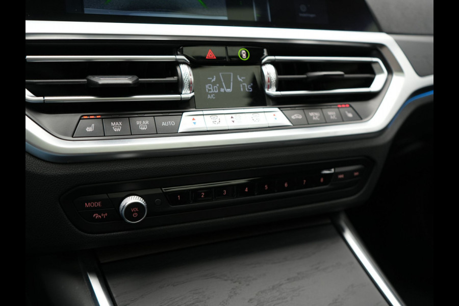 BMW 3 Serie Touring 330e M Sport Plug In Hybrid Dealer O.H. PHEV | Panodak | Lederen Sportstoelen Verwarmd | Adaptive Cruise | Navigatie | Apple Carplay | Camera | DAB | Sfeerverlichting |