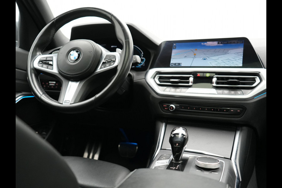 BMW 3 Serie Touring 330e M Sport Plug In Hybrid Dealer O.H. PHEV | Panodak | Lederen Sportstoelen Verwarmd | Adaptive Cruise | Navigatie | Apple Carplay | Camera | DAB | Sfeerverlichting |