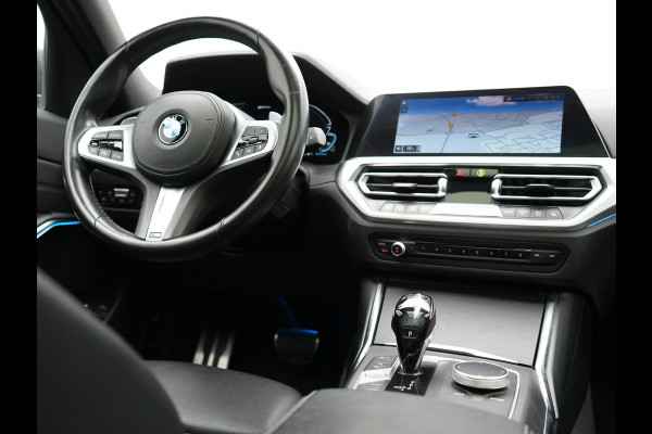 BMW 3 Serie Touring 330e M Sport Plug In Hybrid Dealer O.H. PHEV | Panodak | Lederen Sportstoelen Verwarmd | Adaptive Cruise | Navigatie | Apple Carplay | Camera | DAB | Sfeerverlichting |