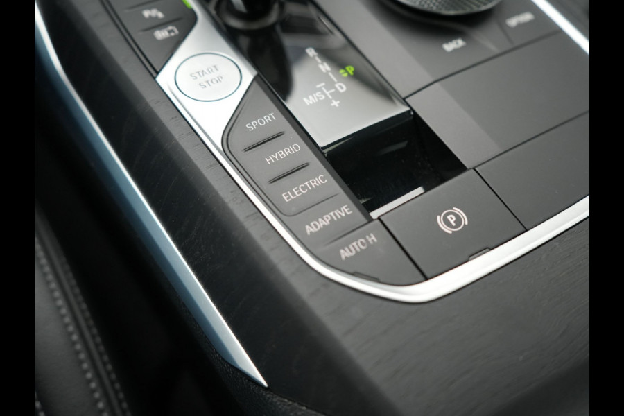 BMW 3 Serie Touring 330e M Sport Plug In Hybrid Dealer O.H. PHEV | Panodak | Lederen Sportstoelen Verwarmd | Adaptive Cruise | Navigatie | Apple Carplay | Camera | DAB | Sfeerverlichting |