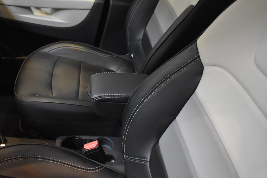 Renault Captur 1.2 TCe Initiale Paris Automaat leer Navi 11000 km