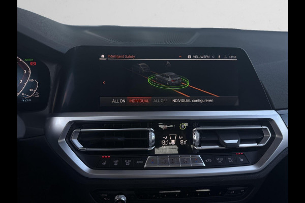 BMW 3 Serie 330E Plug-in Hybrid | 66.417 km | Shadow Line | M Velgen | Achteruitrijcamera | Stoelverwarming|PDC|
