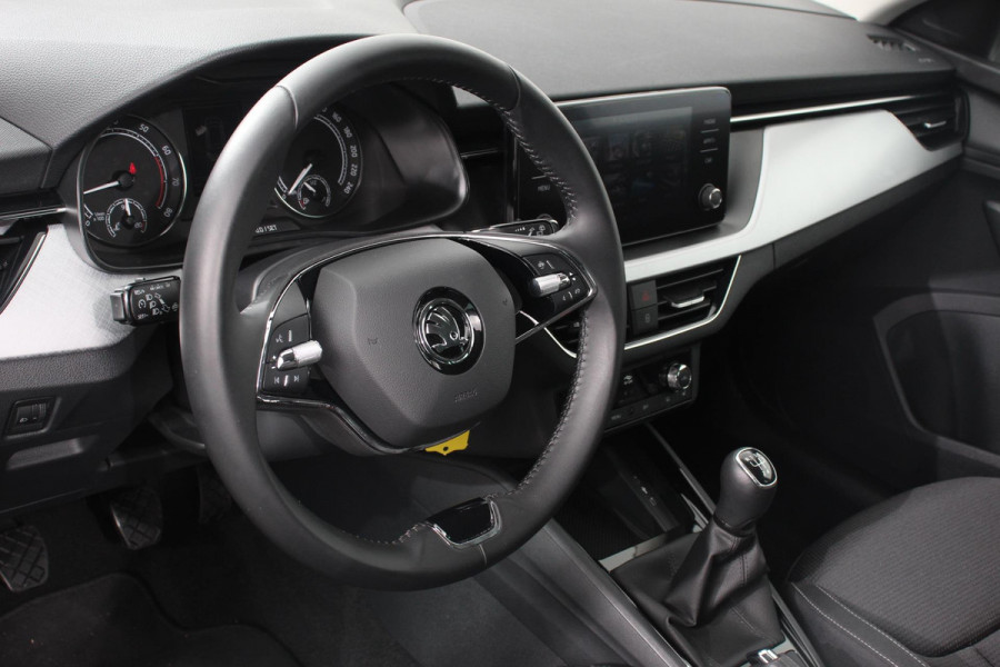 Škoda Kamiq 1.0 TSI 110pk Ambition | Navigatie | Apple Carplay/Android Auto | Climate Control | Dab | Led | Parkeer sensoren | Stoelverwarming | Extra getint glas