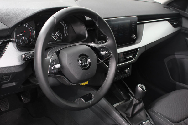 Škoda Kamiq 1.0 TSI 110pk Ambition | Navigatie | Apple Carplay/Android Auto | Climate Control | Dab | Led | Parkeer sensoren | Stoelverwarming | Extra getint glas