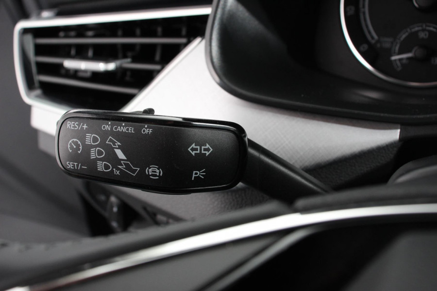 Škoda Kamiq 1.0 TSI 110pk Ambition | Navigatie | Apple Carplay/Android Auto | Climate Control | Dab | Led | Parkeer sensoren | Stoelverwarming | Extra getint glas