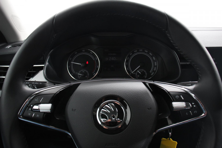 Škoda Kamiq 1.0 TSI 110pk Ambition | Navigatie | Apple Carplay/Android Auto | Climate Control | Dab | Led | Parkeer sensoren | Stoelverwarming | Extra getint glas