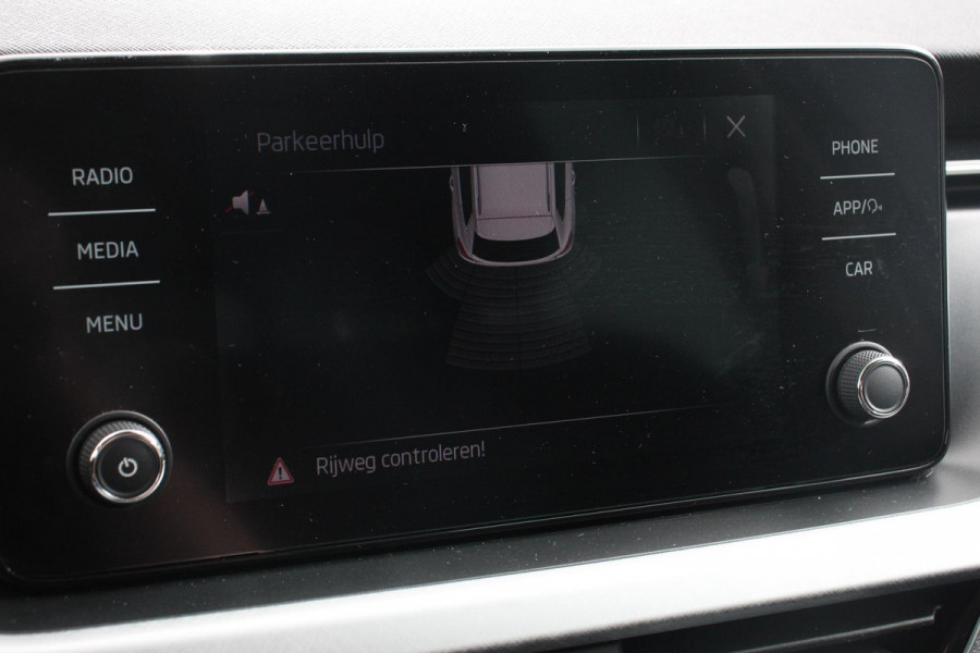Škoda Kamiq 1.0 TSI 110pk Ambition | Navigatie | Apple Carplay/Android Auto | Climate Control | Dab | Led | Parkeer sensoren | Stoelverwarming | Extra getint glas