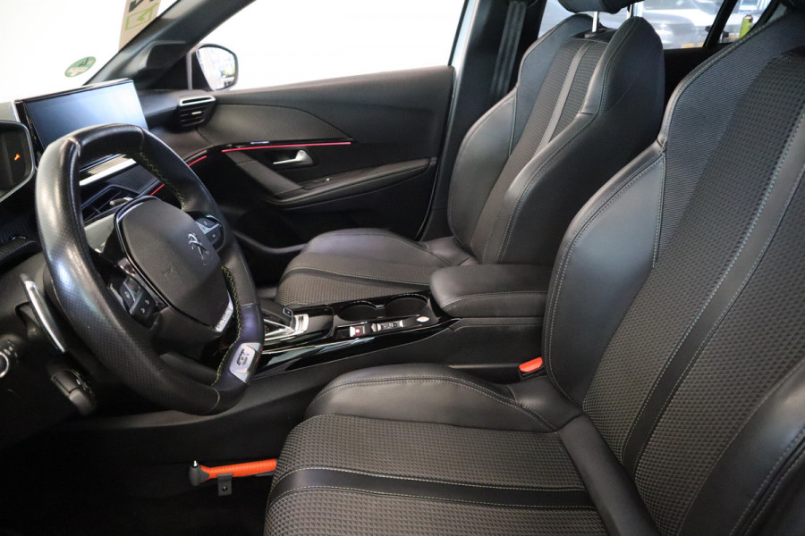 Peugeot 208 1.2 PureTech GT-Line Cruise/Climate Navi PDC NAP Panoramadak Automaat 131PK!