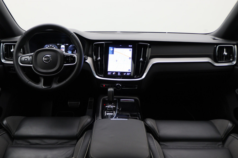 Volvo V60 2.0 T8 Recharge AWD R-Design Leer/Stof, Panoramadak, H&K, Camera, ACC, Standkachel, LED, DAB, 19''