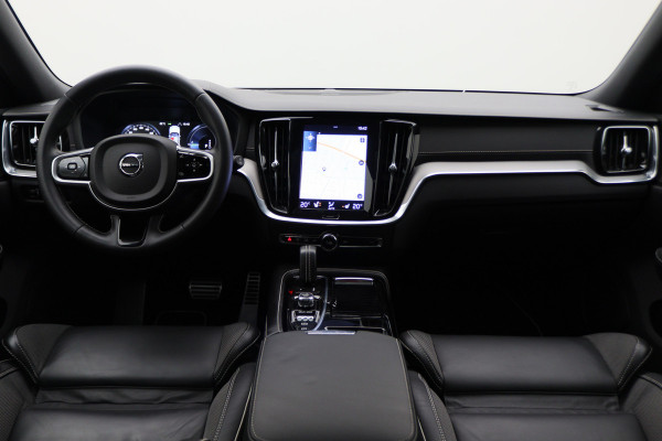 Volvo V60 2.0 T8 Recharge AWD R-Design Leer/Stof, Panoramadak, H&K, Camera, ACC, Standkachel, LED, DAB, 19''