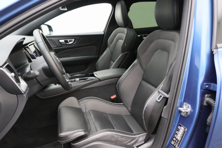 Volvo V60 2.0 T8 Recharge AWD R-Design Leer/Stof, Panoramadak, H&K, Camera, ACC, Standkachel, LED, DAB, 19''