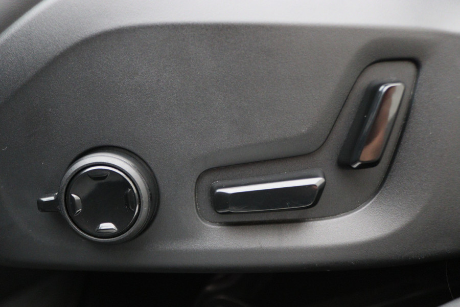 Volvo V60 2.0 T8 Recharge AWD R-Design Leer/Stof, Panoramadak, H&K, Camera, ACC, Standkachel, LED, DAB, 19''
