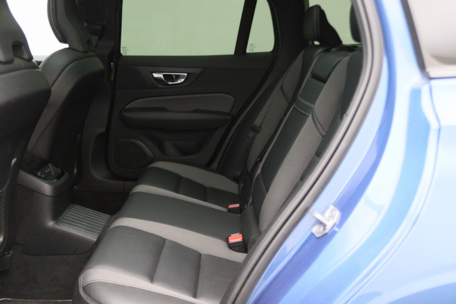 Volvo V60 2.0 T8 Recharge AWD R-Design Leer/Stof, Panoramadak, H&K, Camera, ACC, Standkachel, LED, DAB, 19''