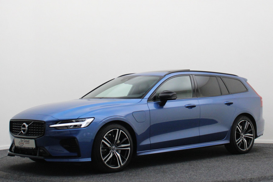 Volvo V60 2.0 T8 Recharge AWD R-Design Leer/Stof, Panoramadak, H&K, Camera, ACC, Standkachel, LED, DAB, 19''