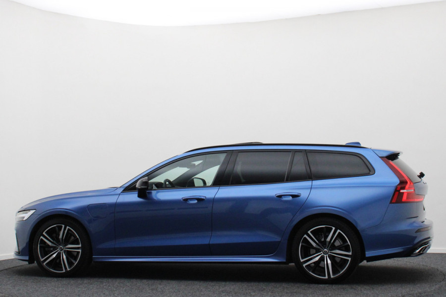 Volvo V60 2.0 T8 Recharge AWD R-Design Leer/Stof, Panoramadak, H&K, Camera, ACC, Standkachel, LED, DAB, 19''
