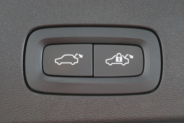 Volvo V60 2.0 T8 Recharge AWD R-Design Leer/Stof, Panoramadak, H&K, Camera, ACC, Standkachel, LED, DAB, 19''