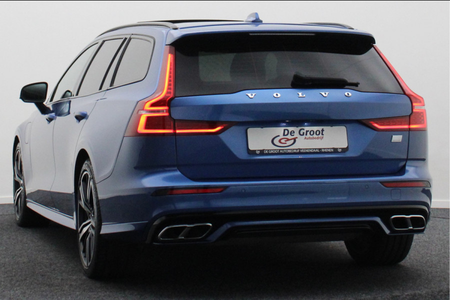 Volvo V60 2.0 T8 Recharge AWD R-Design Leer/Stof, Panoramadak, H&K, Camera, ACC, Standkachel, LED, DAB, 19''