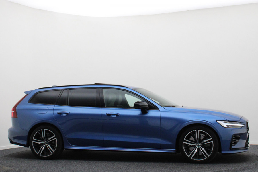 Volvo V60 2.0 T8 Recharge AWD R-Design Leer/Stof, Panoramadak, H&K, Camera, ACC, Standkachel, LED, DAB, 19''