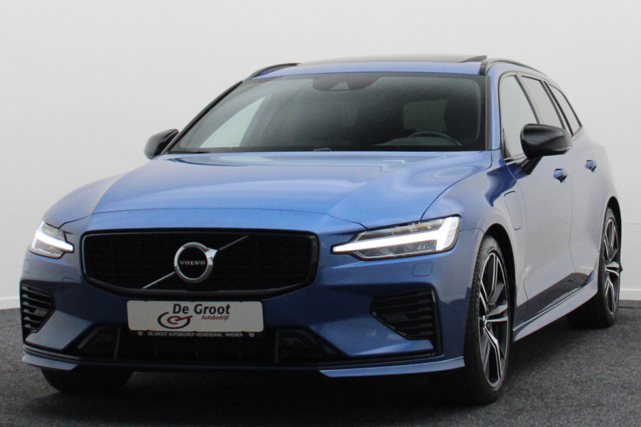 Volvo V60 2.0 T8 Recharge AWD R-Design Leer/Stof, Panoramadak, H&K, Camera, ACC, Standkachel, LED, DAB, 19''