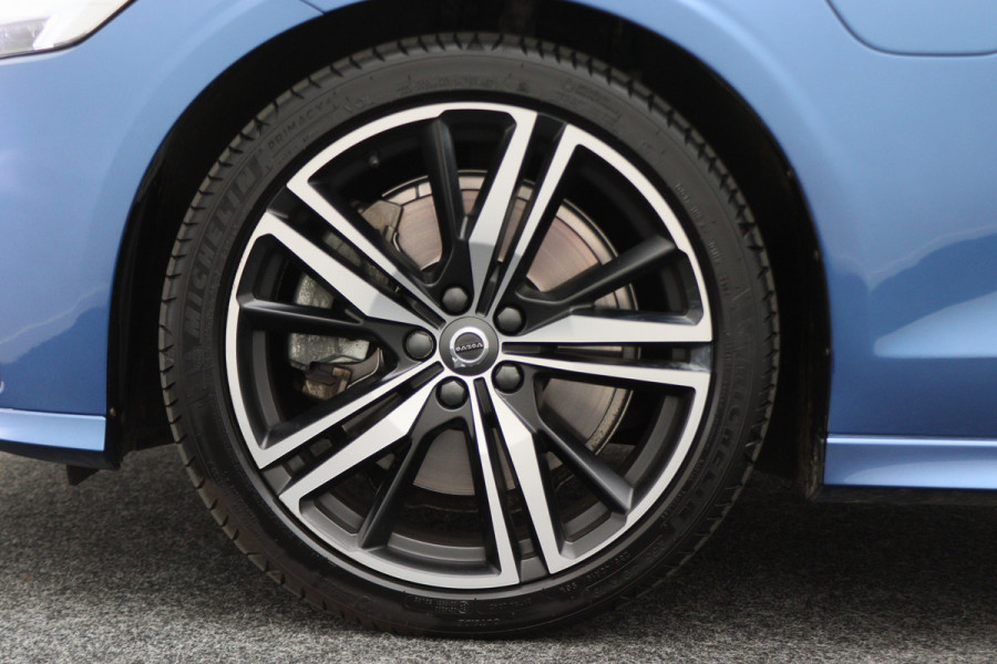 Volvo V60 2.0 T8 Recharge AWD R-Design Leer/Stof, Panoramadak, H&K, Camera, ACC, Standkachel, LED, DAB, 19''
