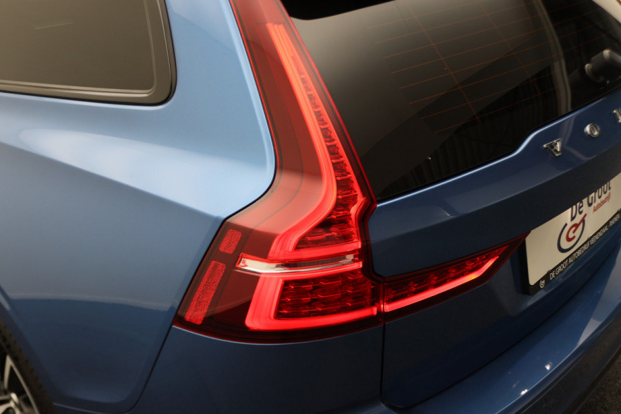 Volvo V60 2.0 T8 Recharge AWD R-Design Leer/Stof, Panoramadak, H&K, Camera, ACC, Standkachel, LED, DAB, 19''