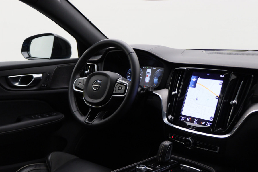Volvo V60 2.0 T8 Recharge AWD R-Design Leer/Stof, Panoramadak, H&K, Camera, ACC, Standkachel, LED, DAB, 19''
