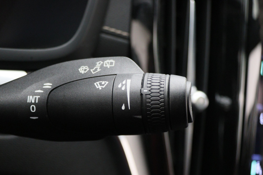 Volvo V60 2.0 T8 Recharge AWD R-Design Leer/Stof, Panoramadak, H&K, Camera, ACC, Standkachel, LED, DAB, 19''